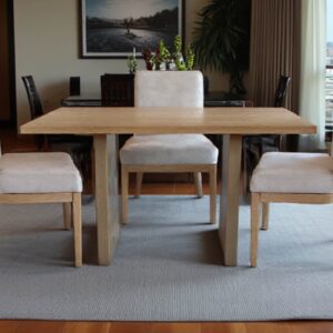 comedor berlutti con sillas amarello